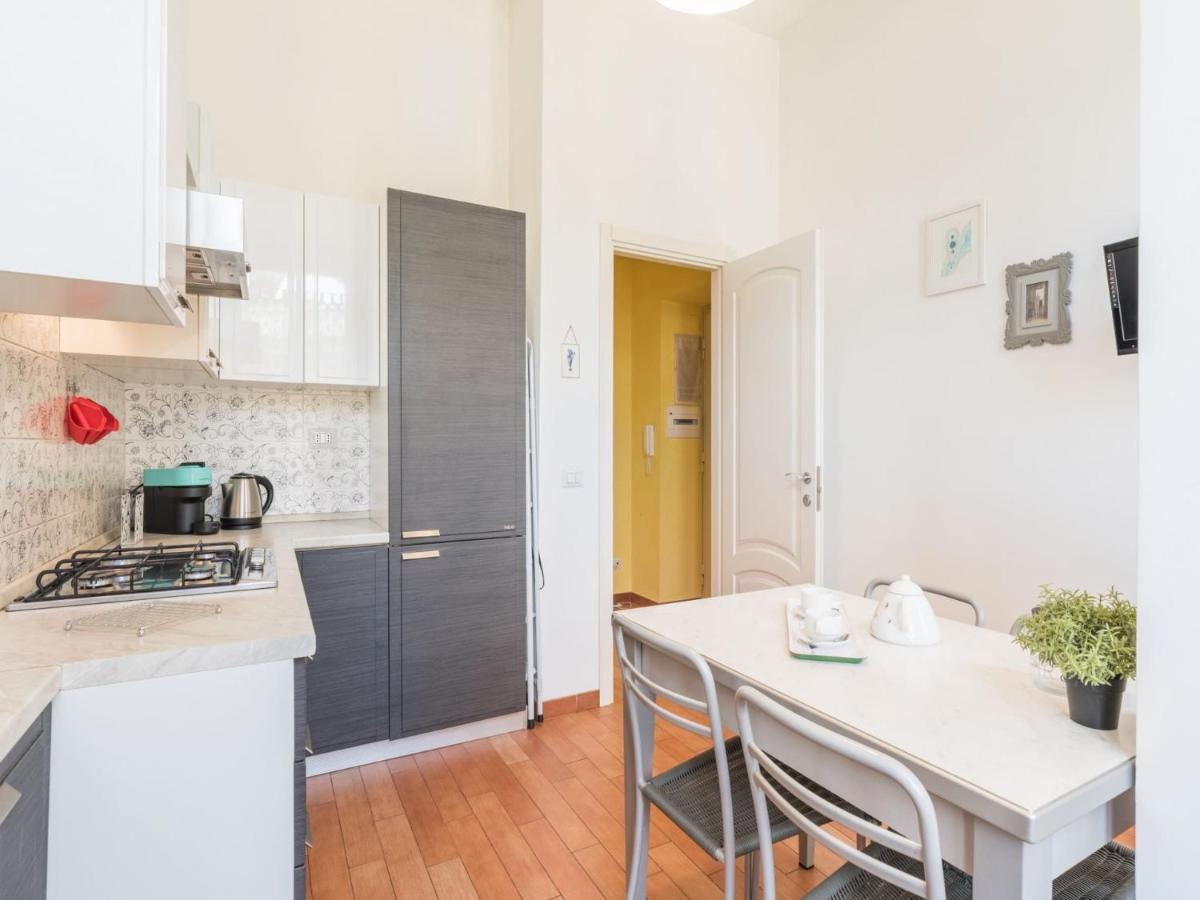 The Best Rent - Colourful Two-Bedroom Apartment Near Termini Station Rome Buitenkant foto