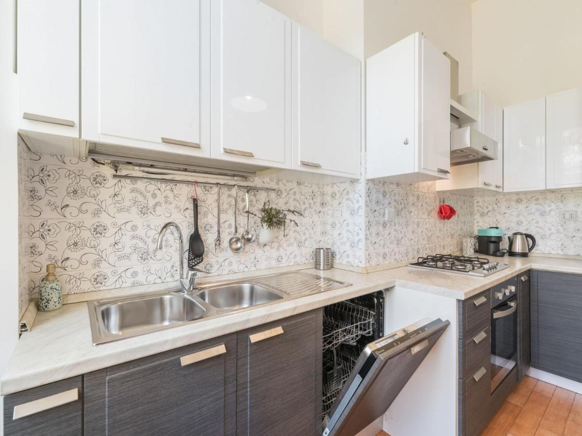 The Best Rent - Colourful Two-Bedroom Apartment Near Termini Station Rome Buitenkant foto